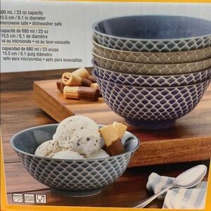 Set of 6 porcelain bowls